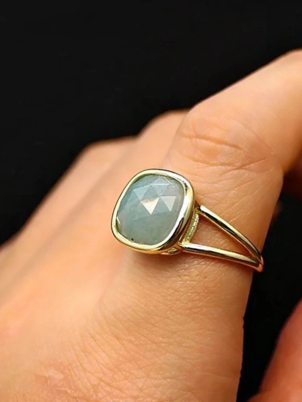 Green Stone Ring Like New